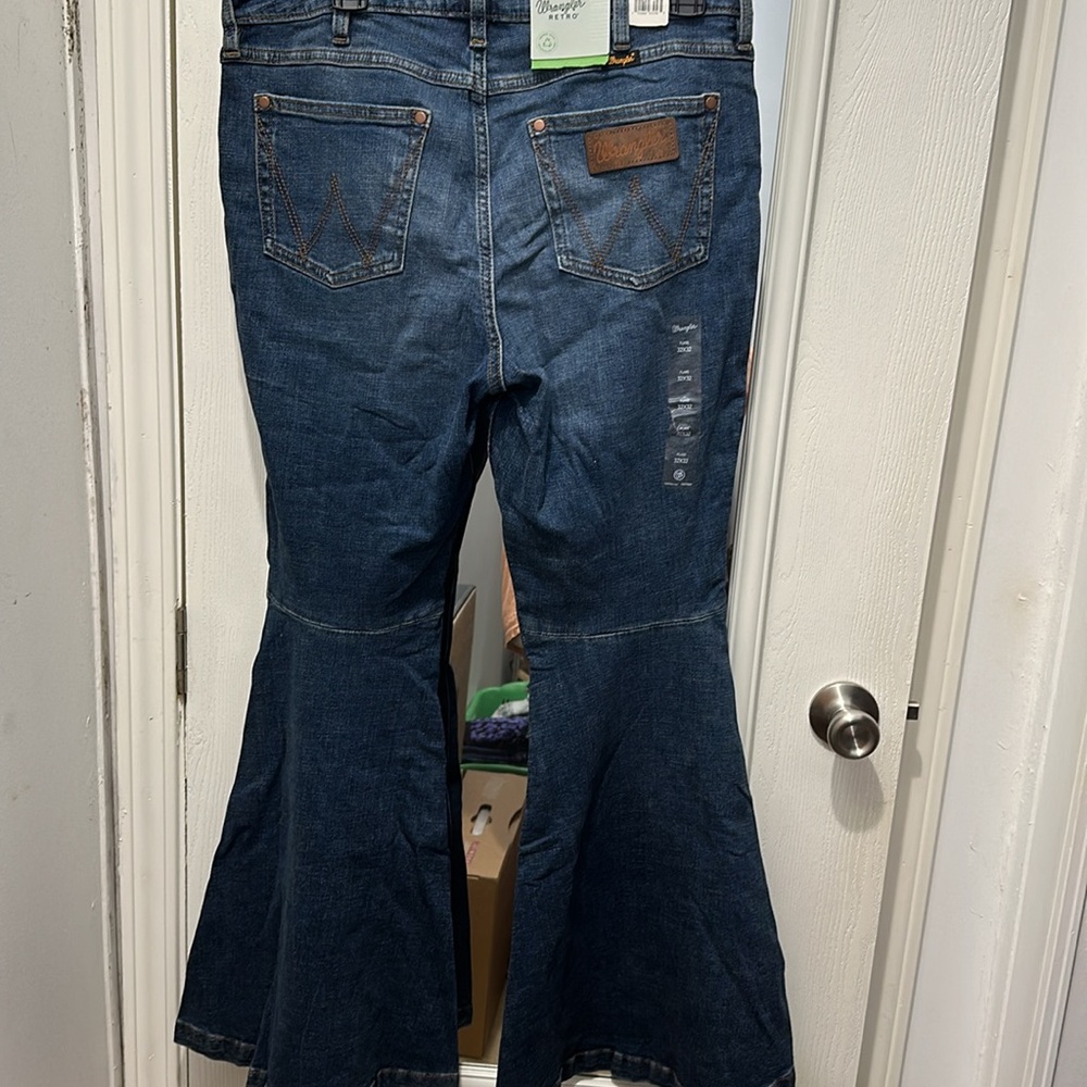 Wrangler Retro High Rise Flare Trumpet Jean NWT 32x32 - Picture 2 of 6